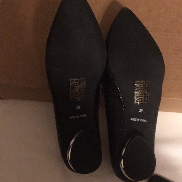 Women black sequins  size 39  pointed toe flats - Picture 3 of 5